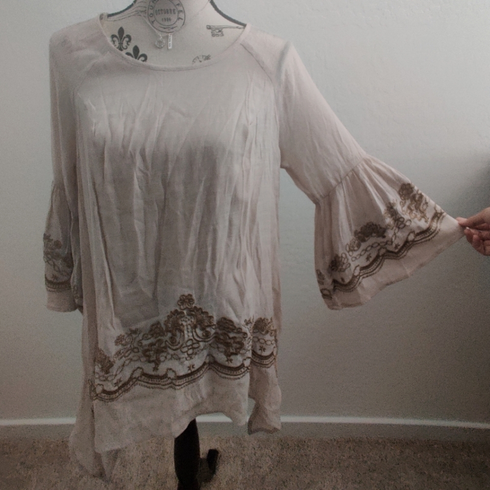 🆕 Oh Gussie Beige Asymmetric Boho floral Embroidered 3/4 Bell-sleeve blouse_Sm